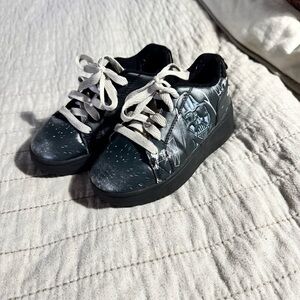 HEELYS Youth Pop Bash Star Wars Skate Sneakers – Black, Size 2 (Darth Vader)